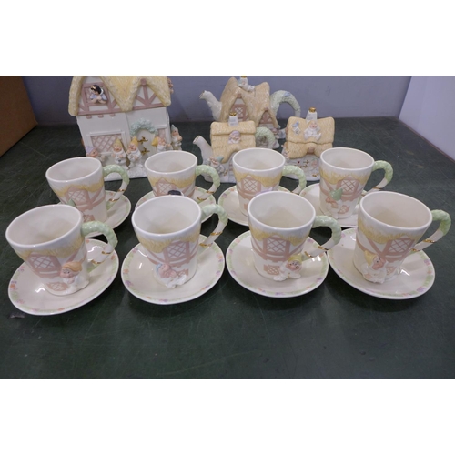 781 - A Snow White and the Seven Dwarfs eight setting tea set