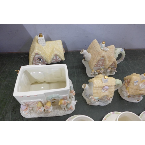 781 - A Snow White and the Seven Dwarfs eight setting tea set