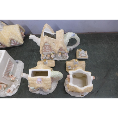 781 - A Snow White and the Seven Dwarfs eight setting tea set