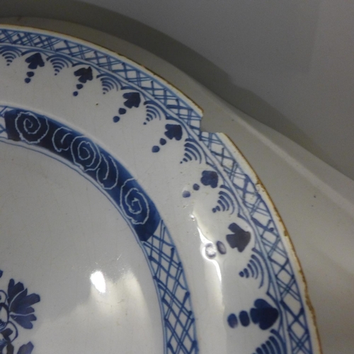 809 - An oriental green painted plate, a blue and white vase and a blue and white charger, both a/f