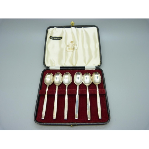 856 - Six Viners silver coffee spoons, boxed, 71g