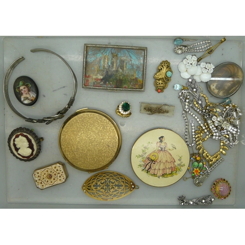 896 - Compacts, vintage jewellery, etc.