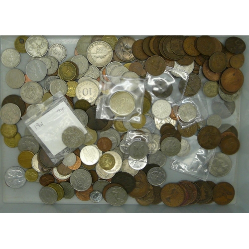 899 - A collection of British and world coins