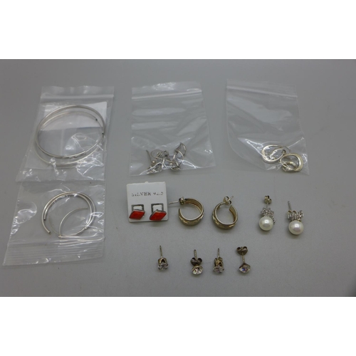 971 - Twenty-five pairs of silver and silver mounted earrings