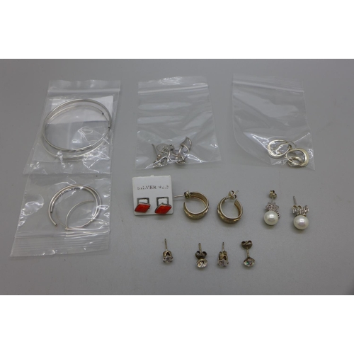 971 - Twenty-five pairs of silver and silver mounted earrings