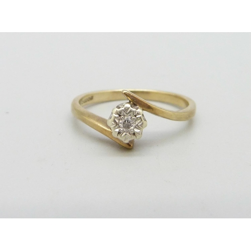 994 - A 9ct gold and diamond ring, 2.2g, O