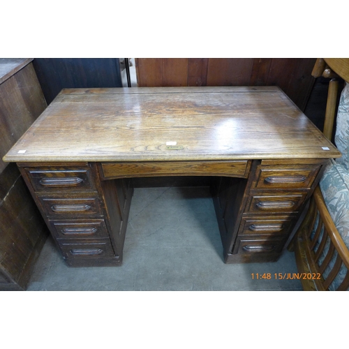 201 - An early 20th Century oak desk