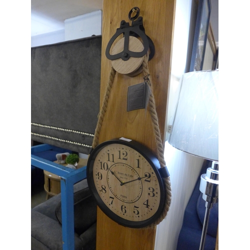 1369 - A hanging rope metal clock (CL218614)   *