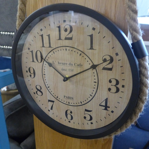 1369 - A hanging rope metal clock (CL218614)   *