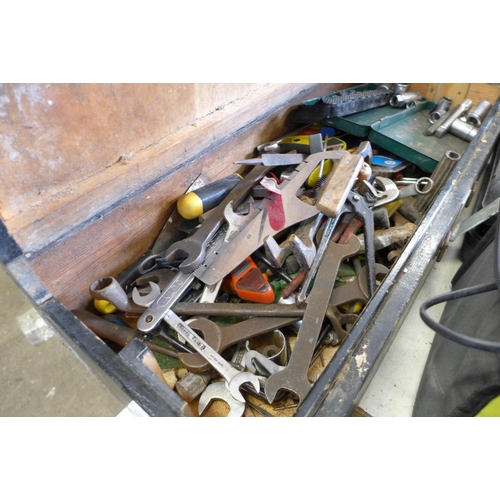 2006 - Vintage toolchest with approx 75 hand tools including sockets, spanners, saws, etc.