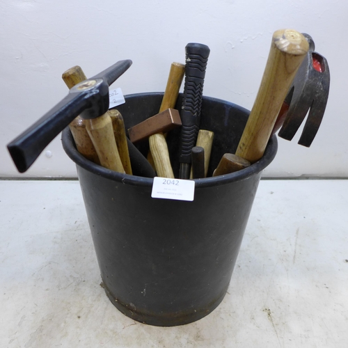 2042 - Bucket of approx 17 assorted hammers