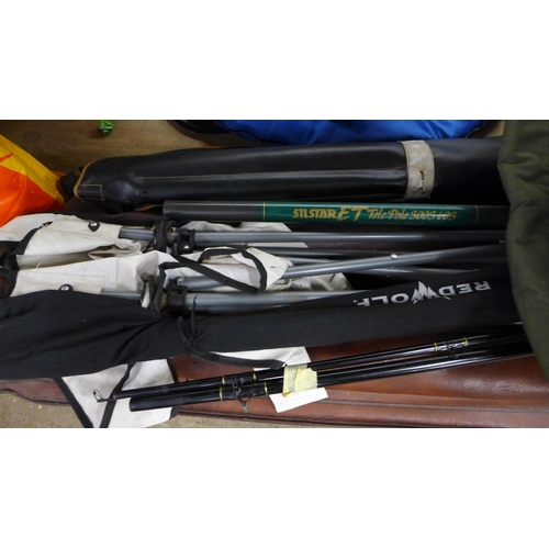 2091 - Fishing job lot: tents, rods, reels, bivvy, umbrella, landing net, etc.