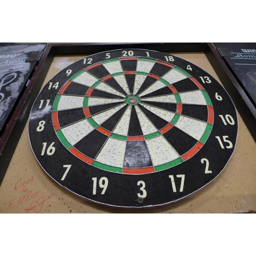 2094 - Winmau dartboard in rosewood-effect case