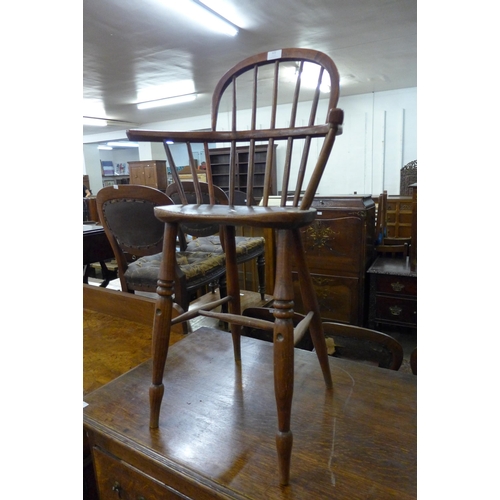 121 - A Victorian elm child's Windsor high chair