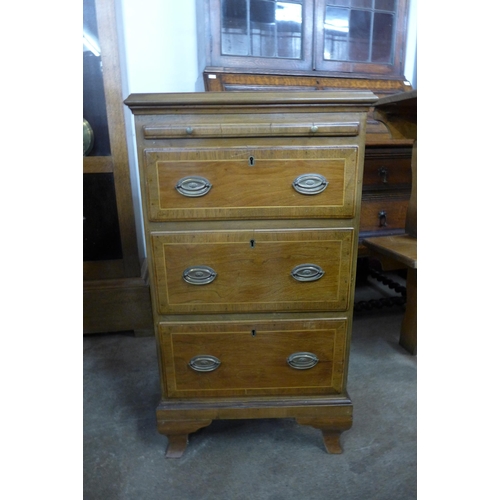 129 - A small George III style mahogany bachelor's chest of drawers