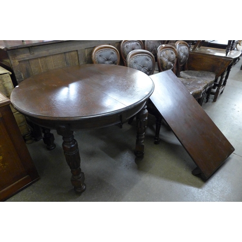 135 - A Victorian oak extending dining table