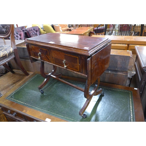 140 - A small Edward VII mahogany drop-leaf occasional table