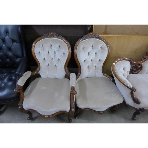 143 - An early Victorian carved walnut and fabric upholstered settee and pair of matching lady's and gentl... 