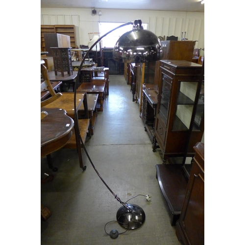 147 - A metal floor standing arc lamp