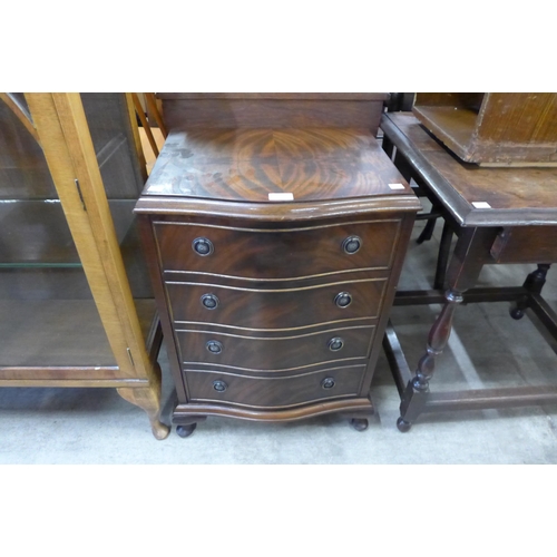 179 - A small mahogany serpentine chest of drawers