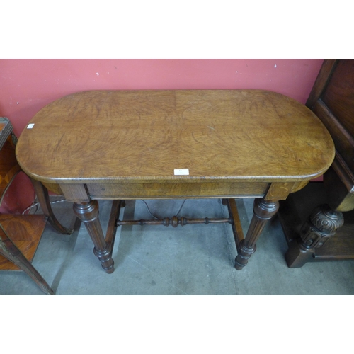 23 - A small Victorian pollard oak centre table