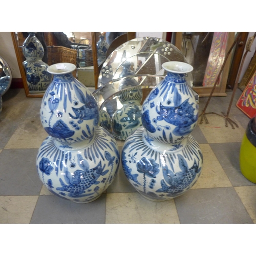 406 - A pair of Chinese blue and white porcelain vases