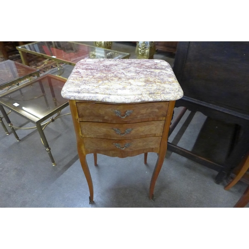 45 - A French Louis XV style marble topped table de nuit