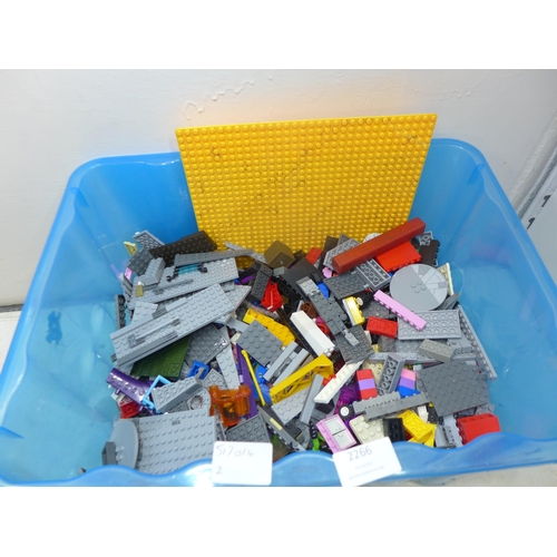 2266 - Tub of approx. 5kg of Lego