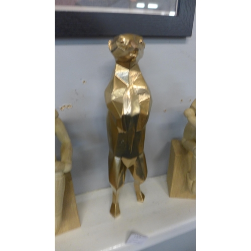 1321 - An origami style meerkat statue H31cms, repaired legs (PT3397YE 13)  #