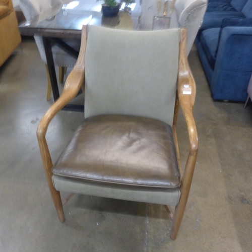 1333 - A Salisbury oak and leather leisure chair