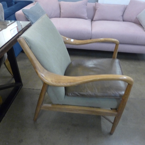 1333 - A Salisbury oak and leather leisure chair