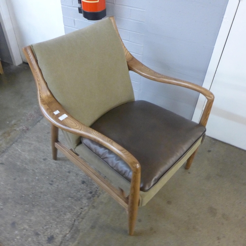 1451 - A Salisbury oak and leather leisure chair - repaired