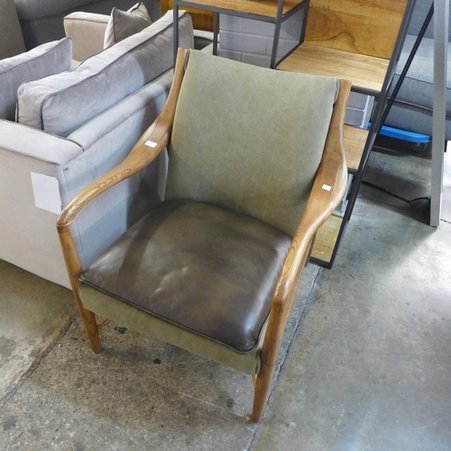 1452 - A Salisbury oak and leather leisure chair - repaired