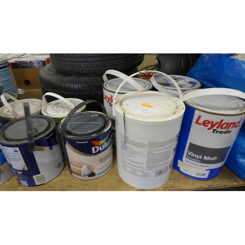 2103 - Selection of approx. 18 tins of paints inc. Leyland Trade, Wickes, Armstad, Wilko