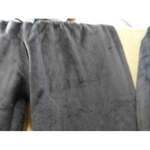 3089 - Bag of Girl's Black velour tracksuit sets, mixed sizes * this lot is subject to VAT