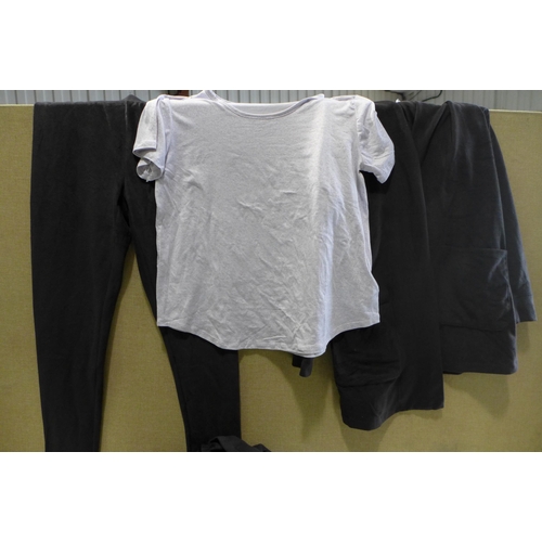 3100 - Bag of Women's Black and Grey Carole Hochman loungewear, mixed sizes and styles * this lot is subjec... 