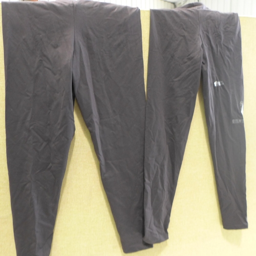 3102 - Bag of Women's Black Maidenform control leggings, mixed sizes * this lot is subject to VAT