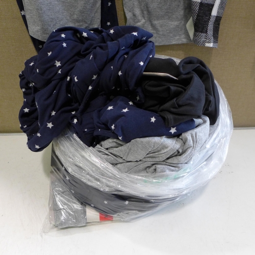 3105 - Bag of Women's Lucky Brand sleep and loungewear, various styles and sizes * this lot is subject to V... 