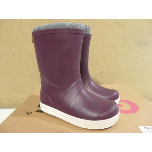 3103 - Pair of Children's sock-lined Purple Wellingtons, UK size 9.5/10 * this lot is subject to VAT