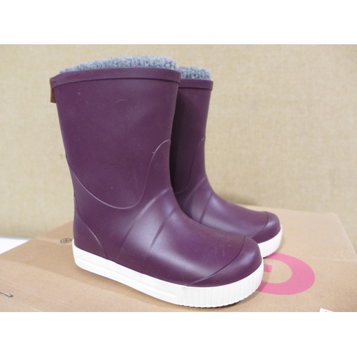 3104 - Pair of Children's sock-lined Purple Wellingtons, UK size 9.5/10 * this lot is subject to VAT