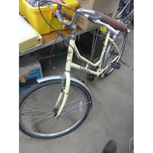 2364 - Viking Avocet Westwood city classic ladies shopper bike/bicycle