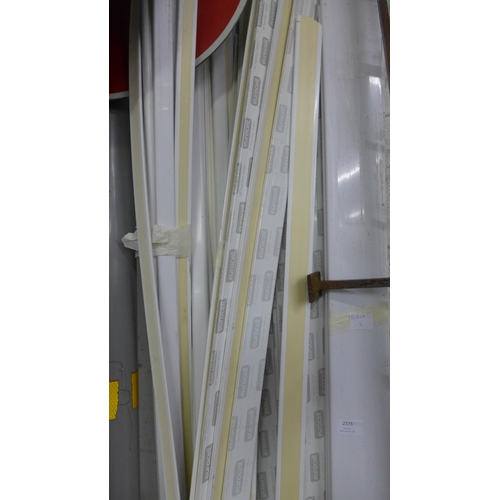 2416 - Approx 50-60 mixed lengths (3ft -7ft) of white upvc window/door frame trim