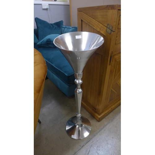 1357 - A large polished aluminium champagne bucket on stand, H 79cms (AL5449)   #