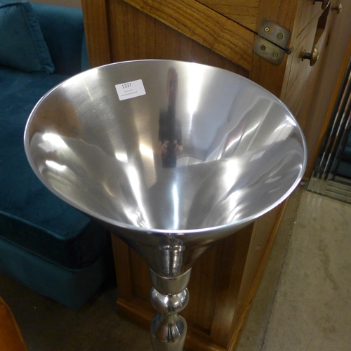 1357 - A large polished aluminium champagne bucket on stand, H 79cms (AL5449)   #