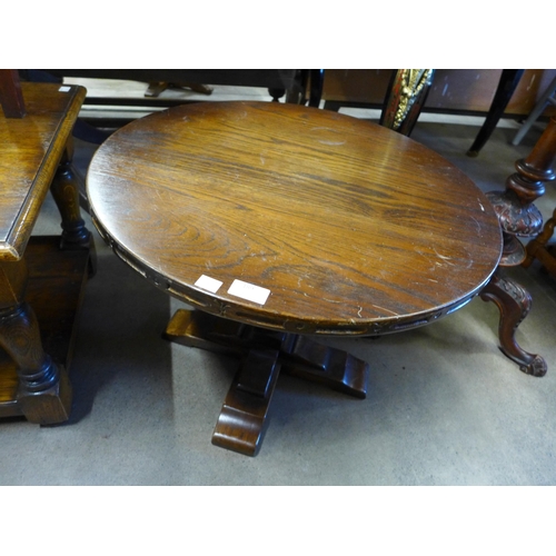 189 - A circular oak occasional table