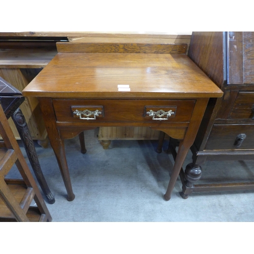 203 - An Edward VII beech single drawer side table