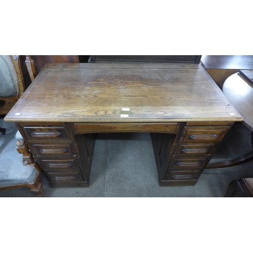 238 - An early 20th Century oak desk