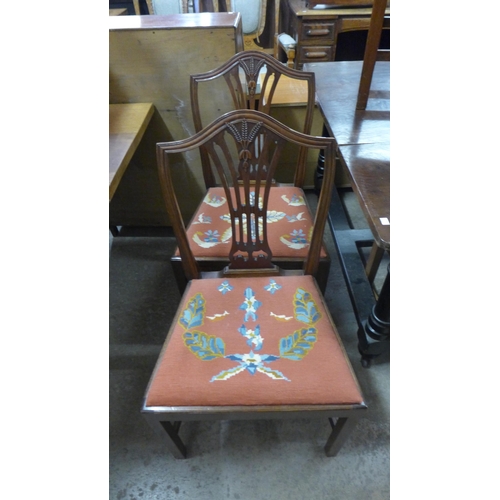 293 - An early 20th Century set of seven mahogany dining chairs in the Hepplewhite style with needlework d... 