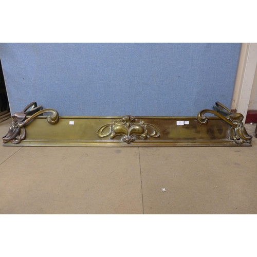 351 - An Art Nouveau brass fender, 18cms h, 132cms w, 33cms d