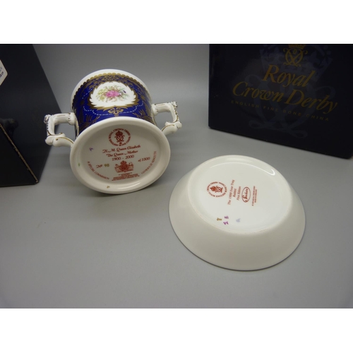 631 - A large Royal Crown Derby loving cup with certificate, boxed and a 1999 year Tray Rabbit, First Edit... 